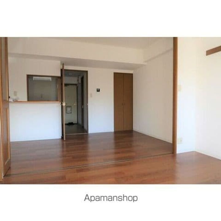 オオタ大針ビルの居間