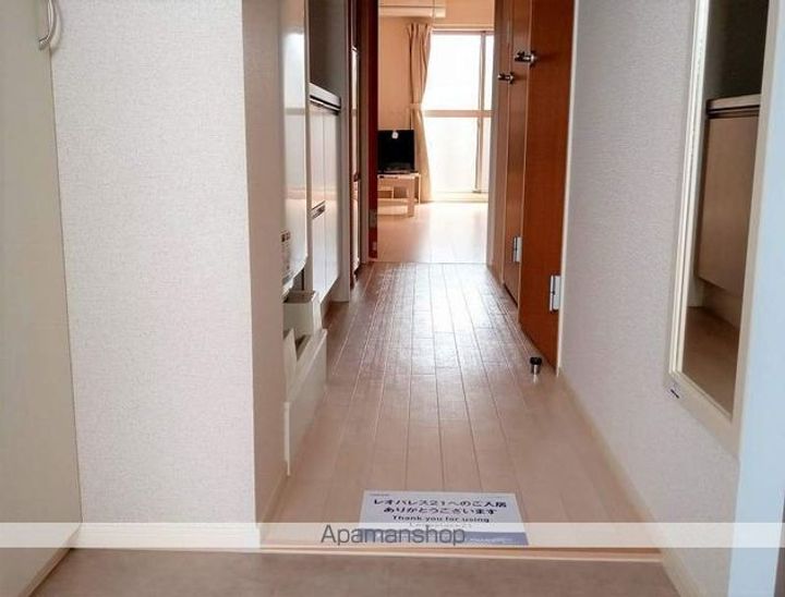 クレイノルナ ルミエール三郷の玄関