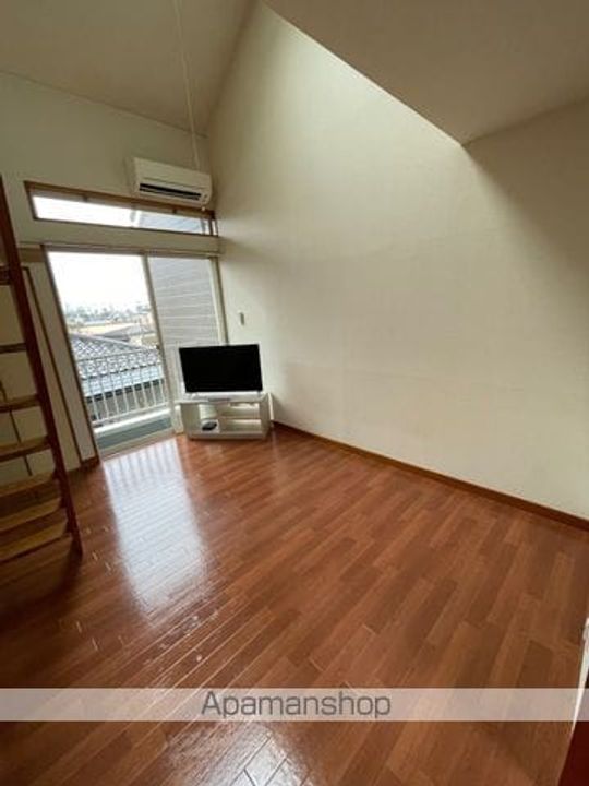 グリンピュア古川C棟206の居間