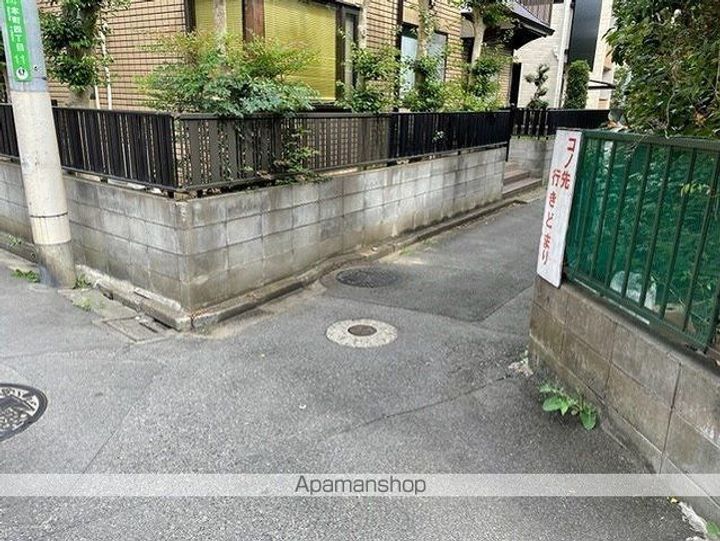 レオパレスレジリエンスの周辺