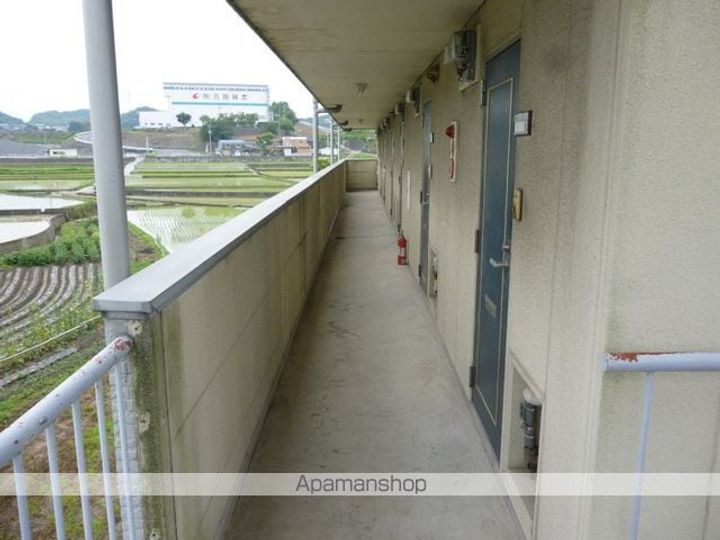 グランシャトー吉原北棟201の玄関