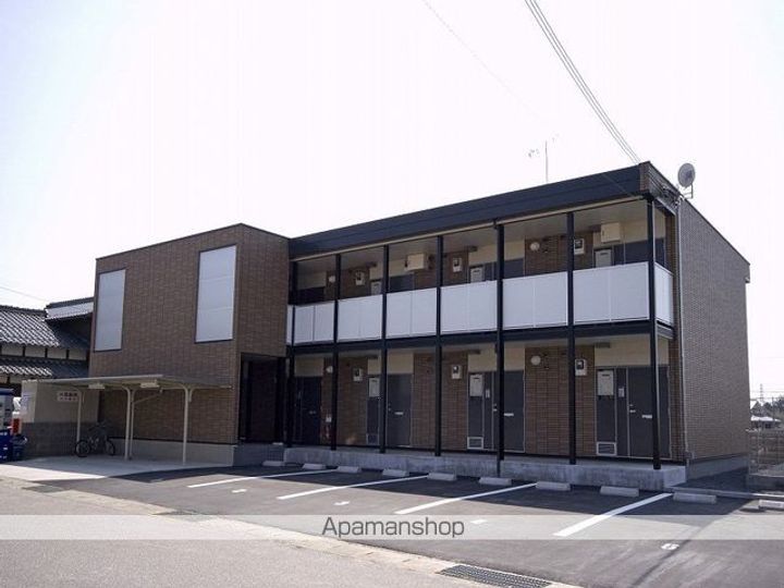 レオパレス豊郷ハーベスト104の外観