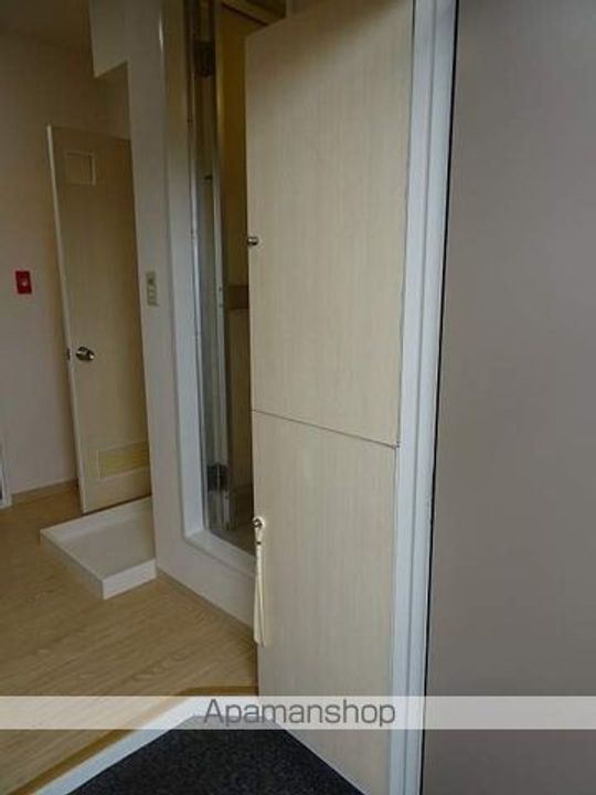 イーグルハイツ萩野町の玄関