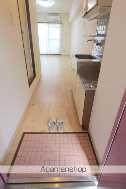 香川県高松市宮脇町2丁目の賃貸マンションの玄関