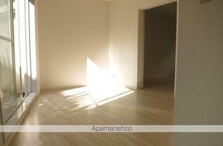 東京都世田谷区代田1丁目の賃貸マンションの居間