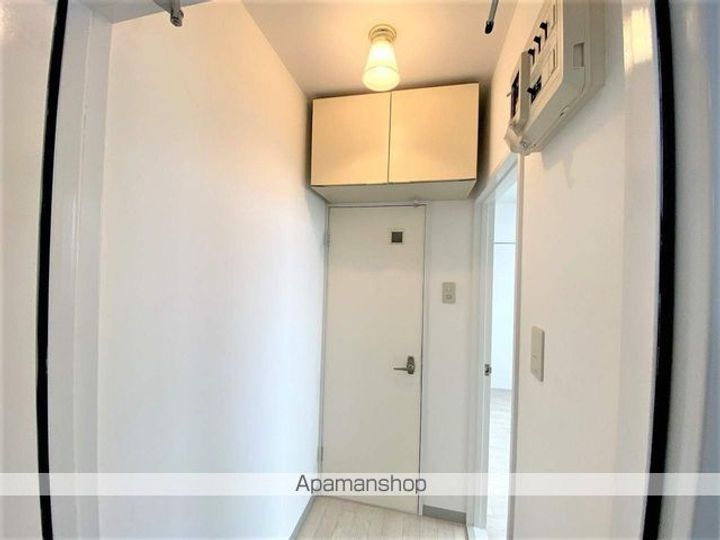 レジデンス本通301の玄関