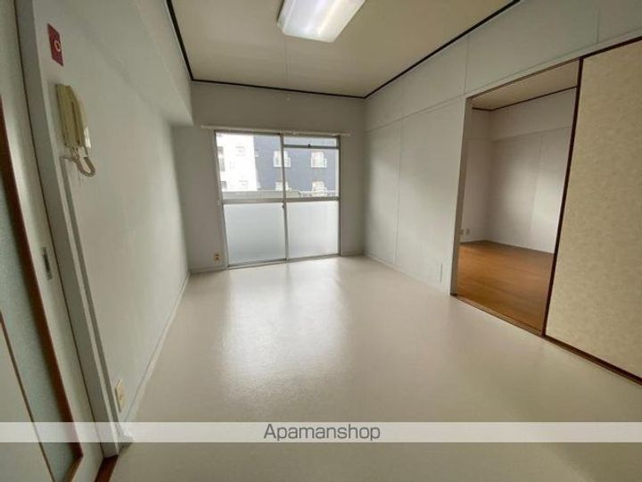 ヴィラナリー志度 3号棟302の居間