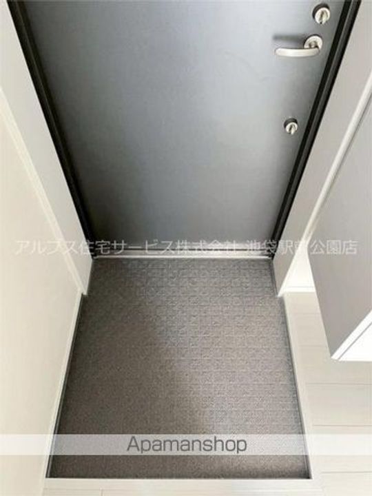 早稲田鶴巻町IMAハウスの玄関