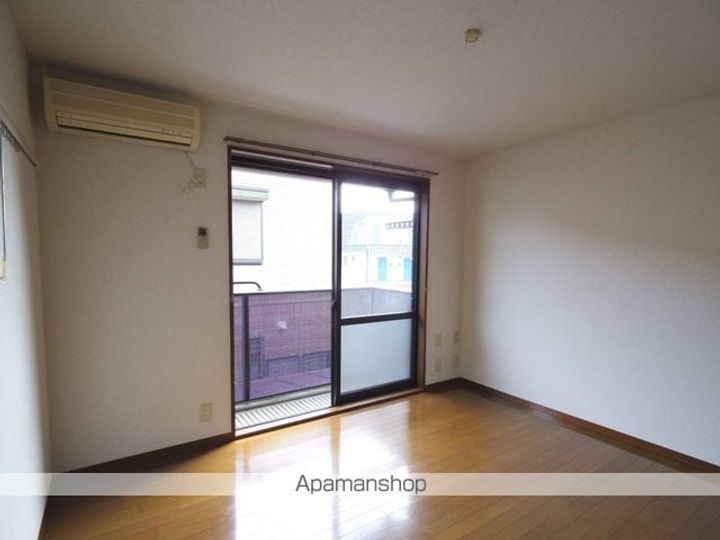 東京都三鷹市上連雀5丁目の賃貸アパートの居間