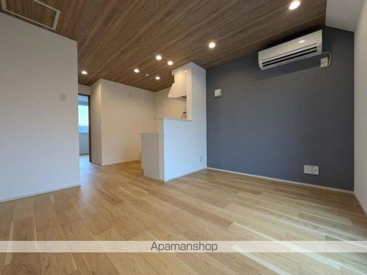 WOOD CREST AMANUMA RESIDENCEの居間