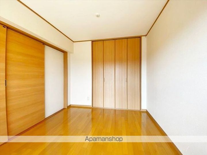 ユーミー川辺の内装