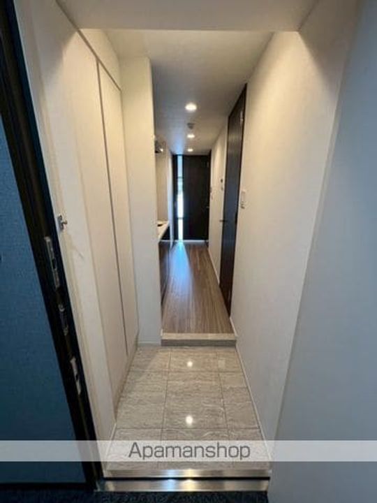 東京都中野区江原町2丁目の賃貸マンションの玄関