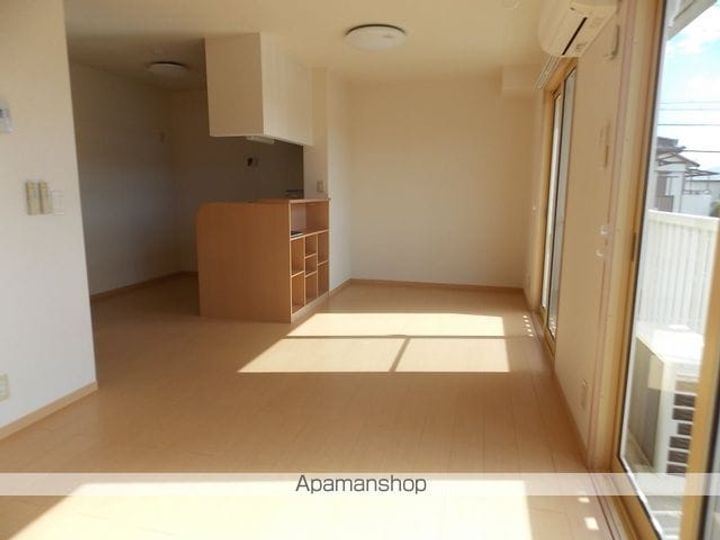 愛知県丹羽郡扶桑町大字高雄字南東川の賃貸アパートの居間