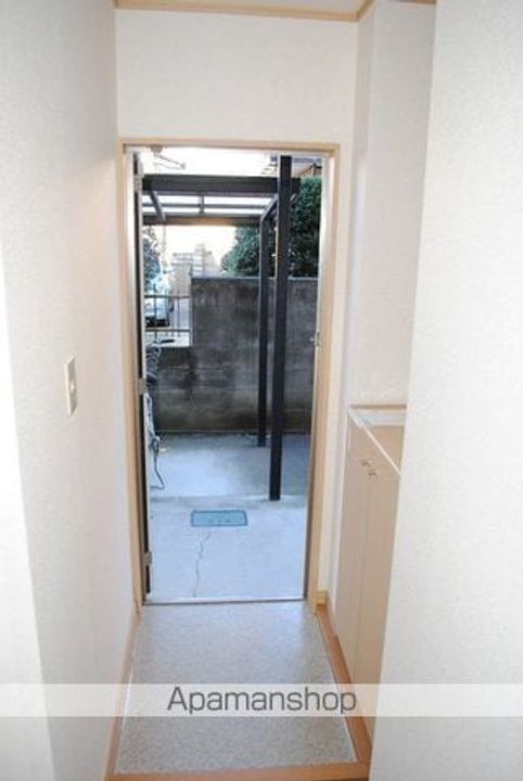 プリムローズ平和102の玄関