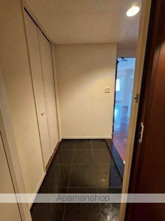 コアマンション大手門タワーの玄関