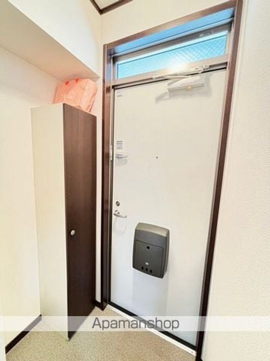 東京都福生市牛浜の賃貸アパートの玄関