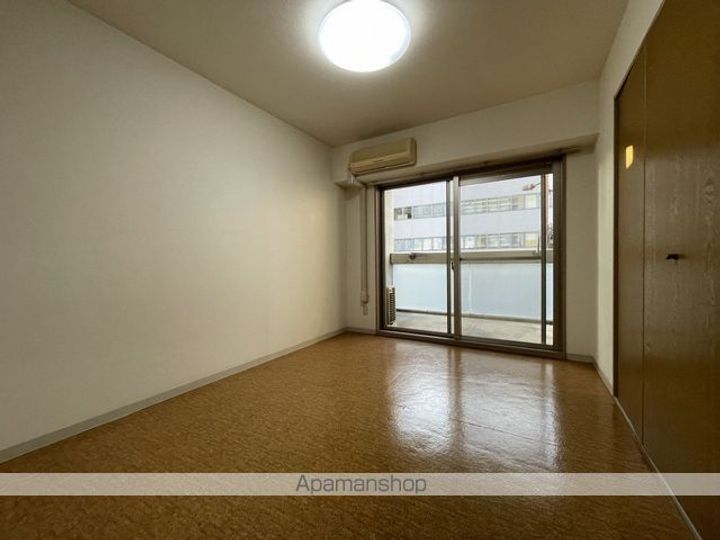 種信ビル202の居間