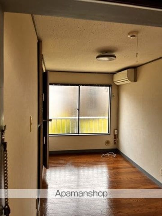 東京都中野区野方1丁目の賃貸アパートの居間