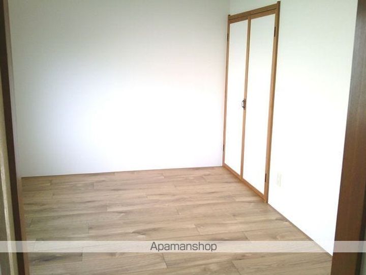 青森県八戸市長根1丁目の賃貸アパートの内装