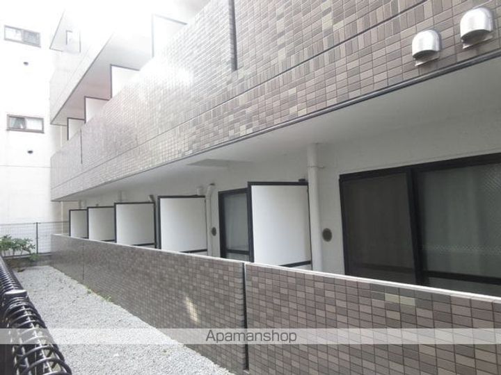 東京都世田谷区松原1丁目の賃貸マンションの外観