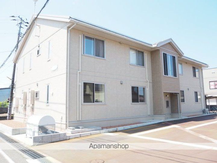 新潟県上越市東本町2丁目の賃貸アパートの外観