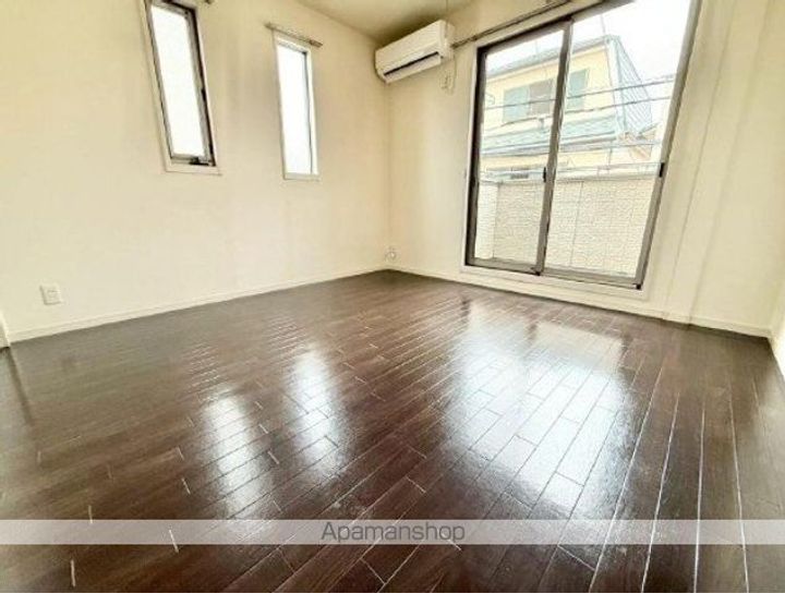 MARRON DOMANIの居間