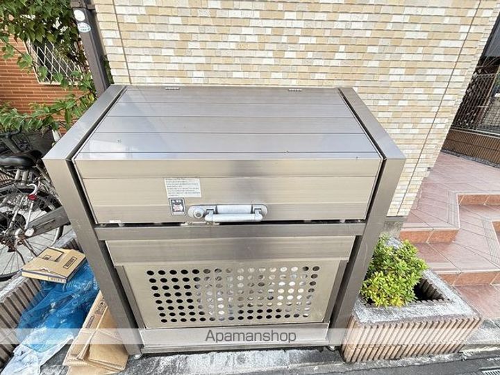 埼玉県八潮市大字大原の賃貸アパートの外観