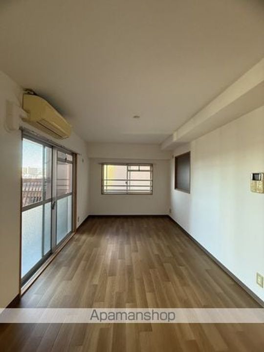 フロントフィールド長居東の居間