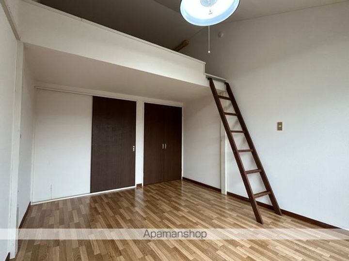 プリンスコート山手町A204の居間