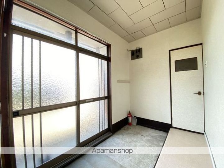 昭和1丁目3番一棟二戸左の玄関