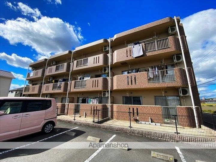 ユーミー川辺の外観