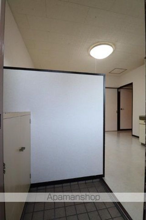 斉丸マンションの玄関