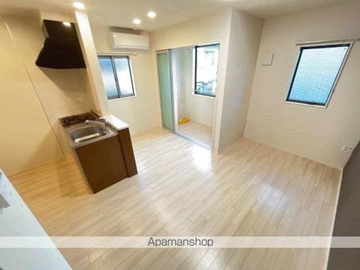 東京都八王子市左入町の賃貸アパートの居間