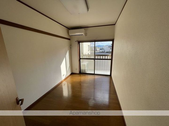 長野県松本市野溝西3丁目の賃貸アパートの居間