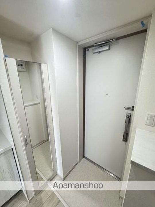 東京都福生市本町の賃貸マンションの玄関