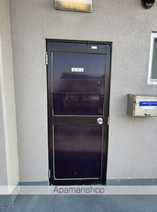 カーサインフィニティ202の玄関