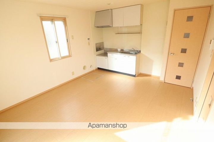 東京都東大和市芋窪6丁目の賃貸アパートの居間