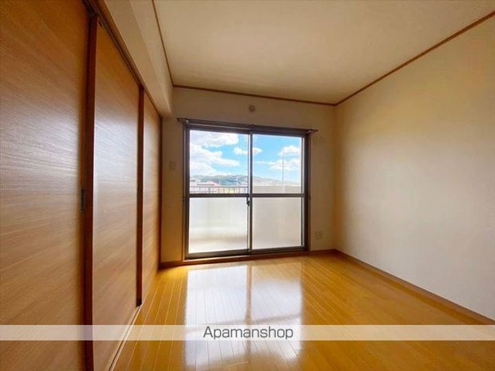 ユーミー川辺の内装