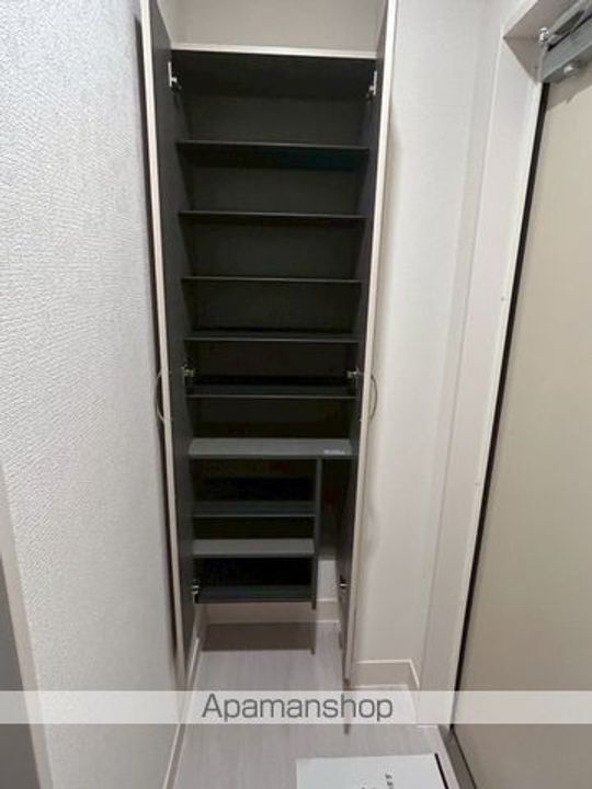 DーROOM南花園の内装