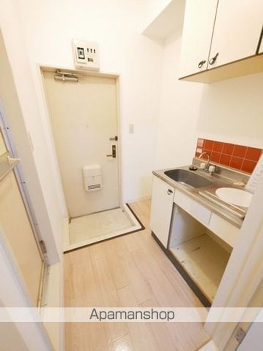 東京都中野区大和町1丁目の賃貸アパートの玄関