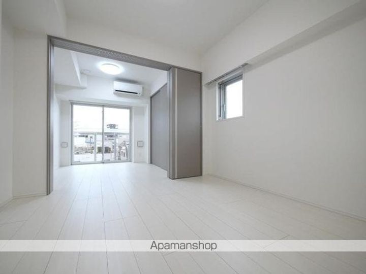 東京都豊島区池袋本町3丁目の賃貸マンションの居間