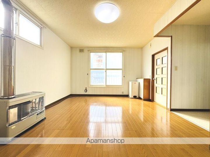 合田アパート2階右の居間