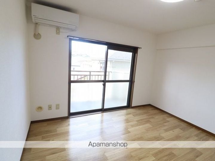 福島県郡山市山根町の賃貸マンションの内装