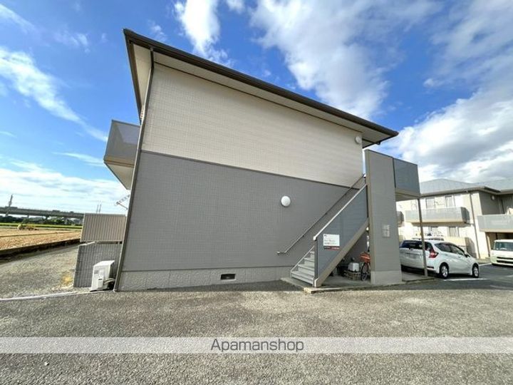 熊本県八代市鏡町両出の賃貸アパートの外観