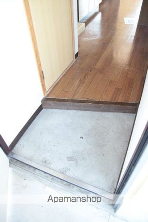 第8磯部コーポ302の玄関