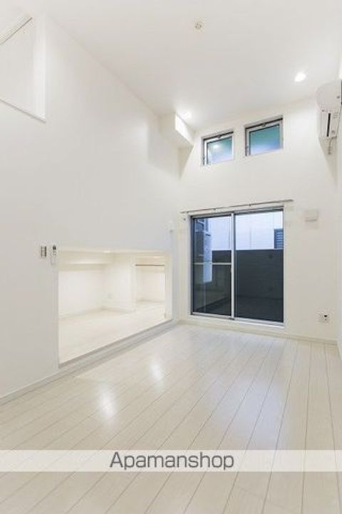 アルナージ川西(アルナージカワニシ)の居間