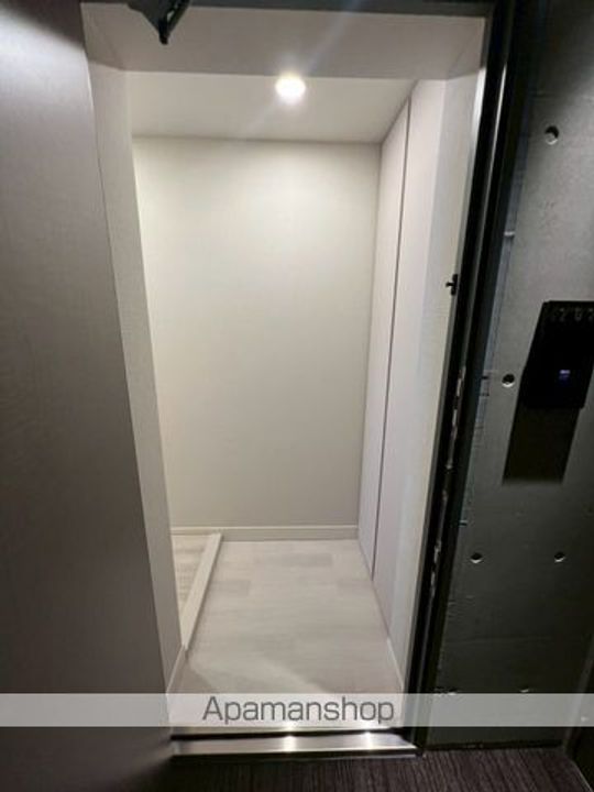 東京都中野区弥生町5丁目の賃貸マンションの玄関