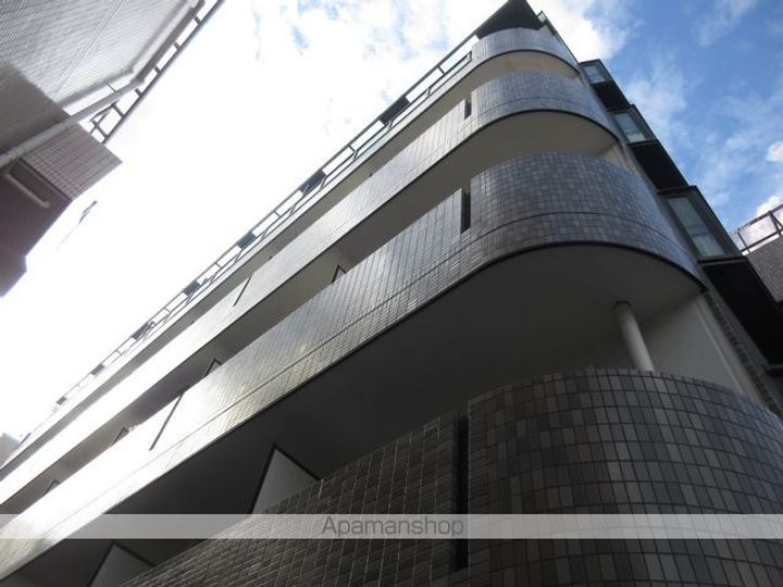 東京都世田谷区松原1丁目の賃貸マンションの外観