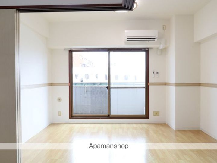 ライジング泉コート2の居間