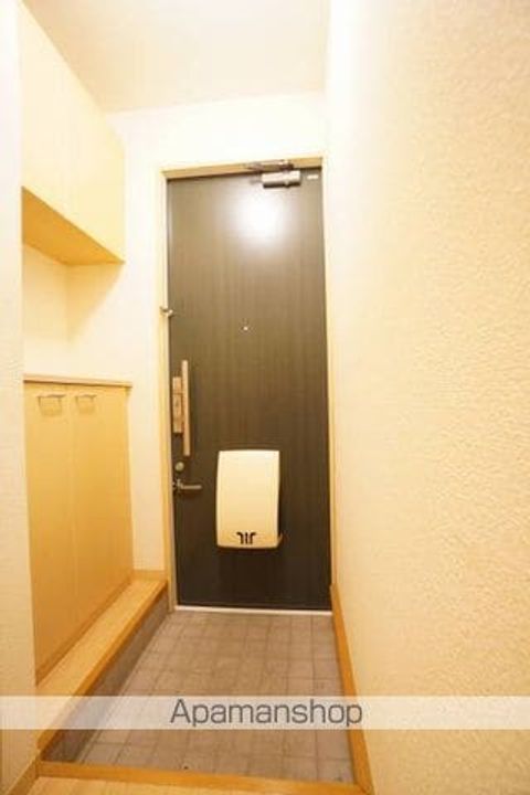 パレスバーディスA棟202の玄関